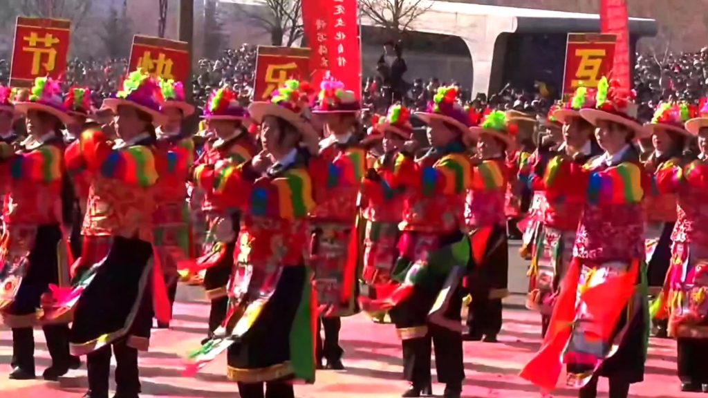 [图]海东百龙千狮闹新春，土族安召跳出吉祥年。