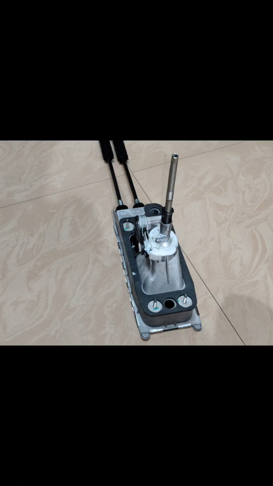 全新的换挡机构总成 1k0 711 061c 不过看起来用料不如原厂带的厚道.