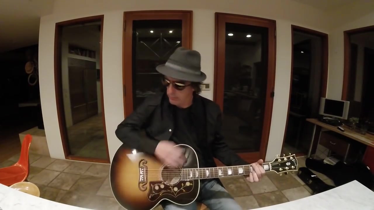 [图]Izzy Stradlin - Stuck In The Middle With You