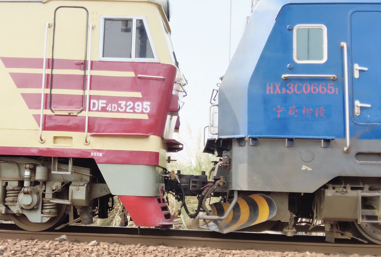 hxd3c附挂东风4d出库