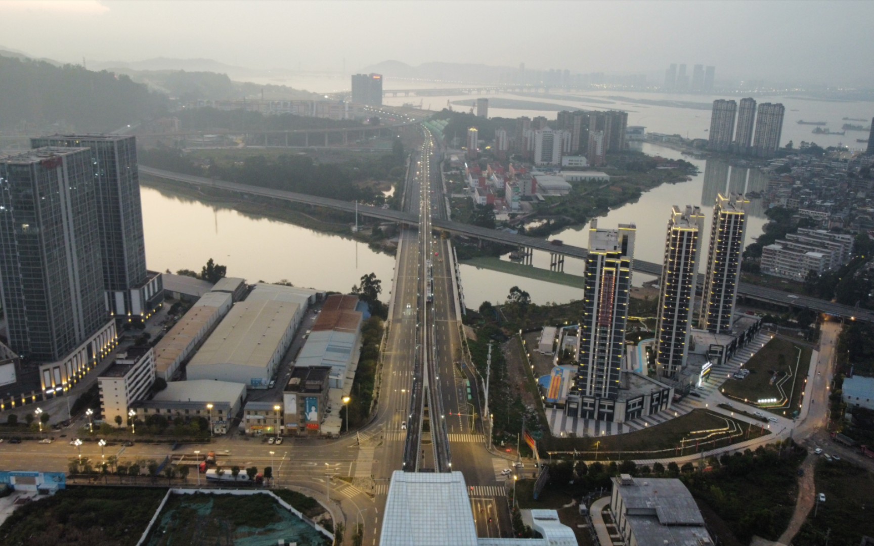 [图]铁道，落日，飞驰