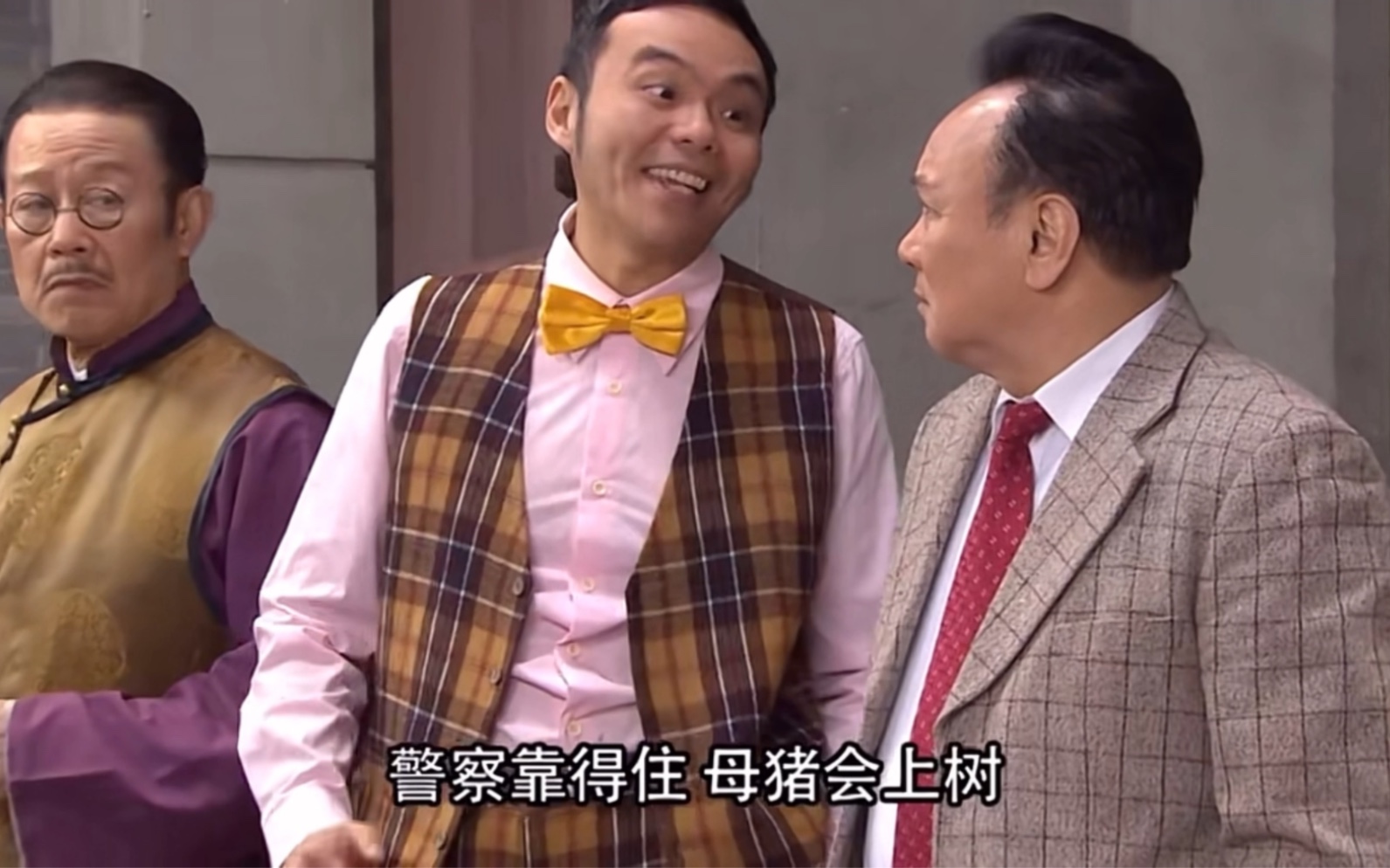 在七十二家房客里个个认为刘定坚傻 白痴其实他只是在默默着一步一步