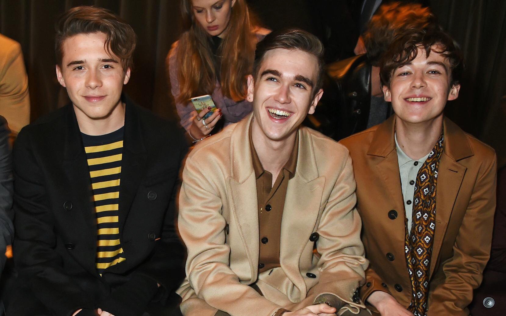 【alex lawther】艾甜甜在burberry看秀的cut(灵魂渐渐出窍,说好的