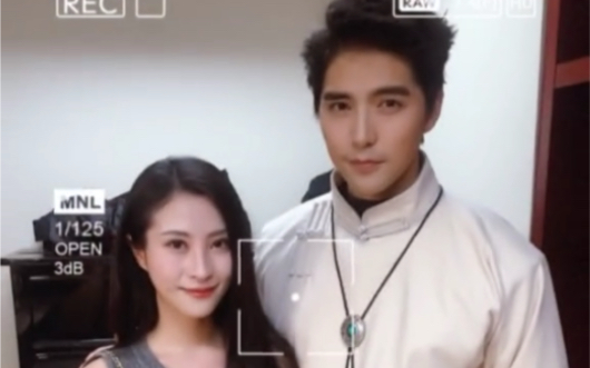 阿云嘎四年前和四年后合照