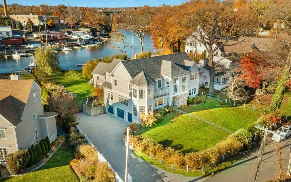 在康涅狄格州格林威治的一栋温馨滨海别墅|224 byram shore rd