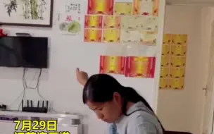 Tải video: 女子用化肥袋子，给孩子缝制行李袋担心不体面，女儿：我是去学习的！