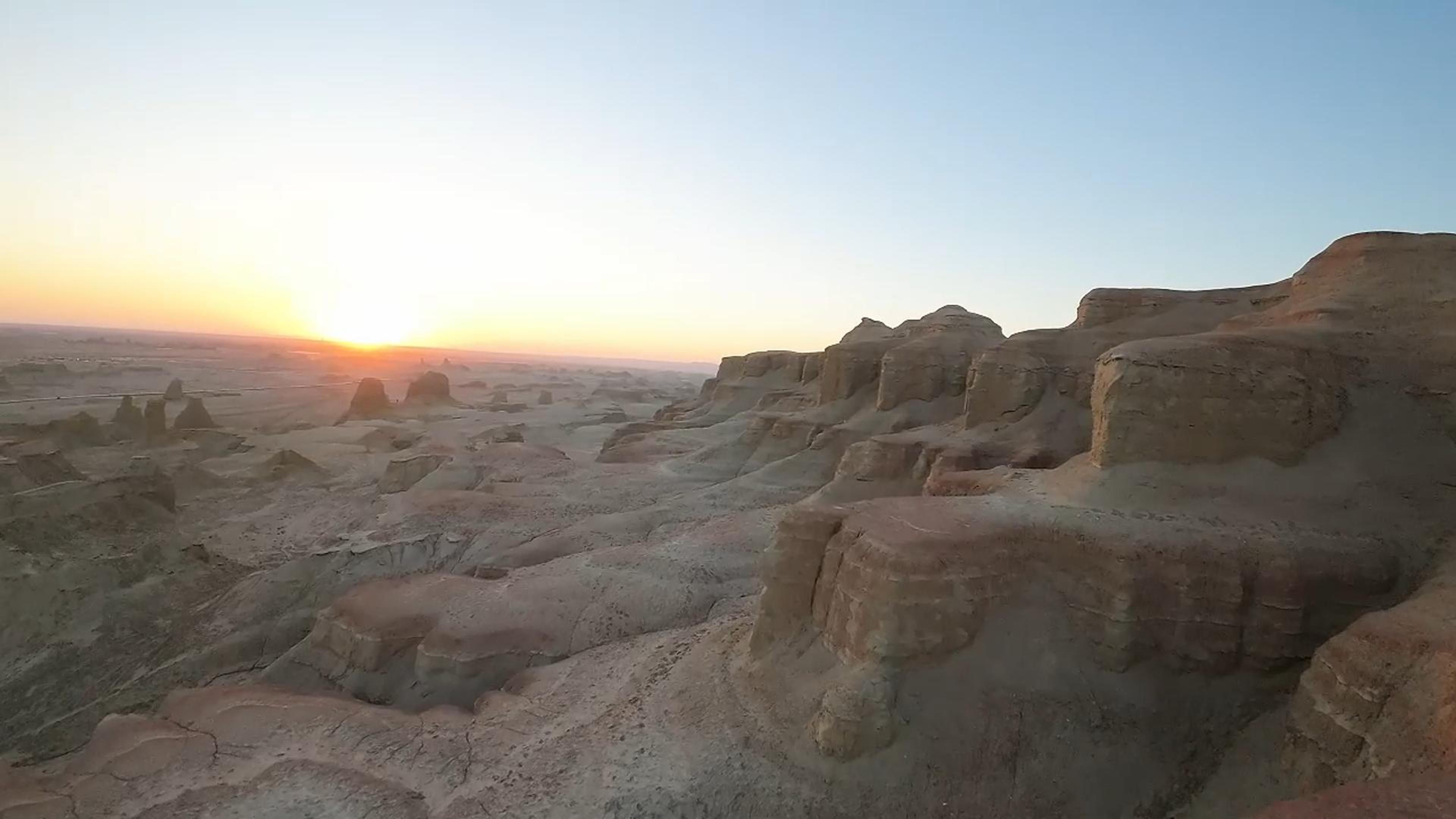 [图]王子公主的西域奇幻旅程 第十篇章：魔鬼城 - 落日