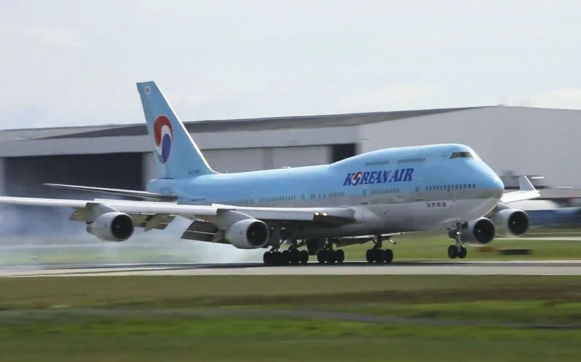 大韩航空波音747-400 (hl7498)降落温哥华国际机场_哔哩哔哩 (゜-゜)