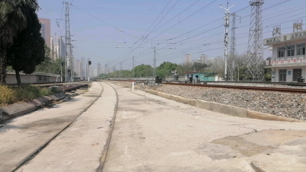 z125次列车汉阳站通过