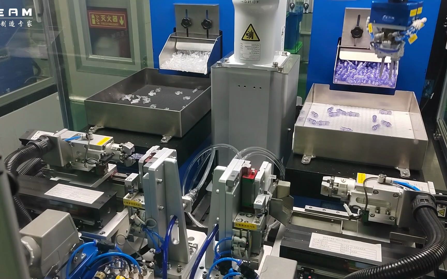 team柔性供料,同种设备一拖二柔性上料多种不同产品!