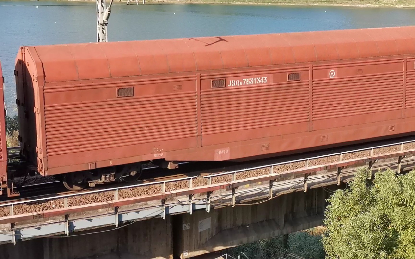 hxd-1c0570火车头牵引货列-双层运输汽车专用车-25b硬座