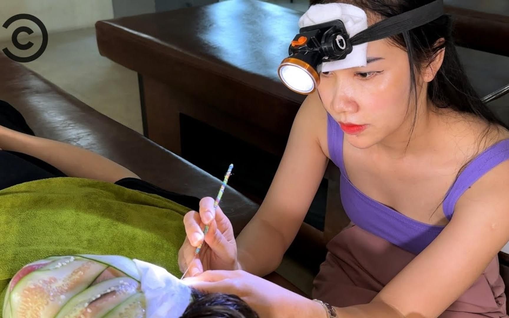 在越南理发店观看美女按摩时,会让你眼前一亮的奇迹!