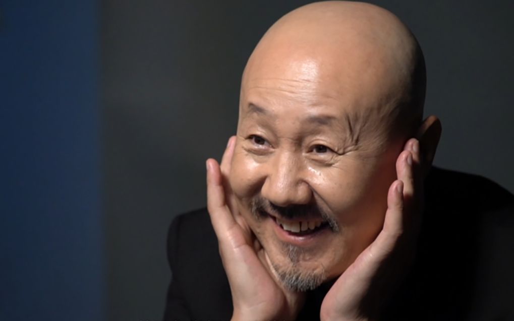 腾格尔采访中回应反差萌评论,第一次拍vlog有点可爱