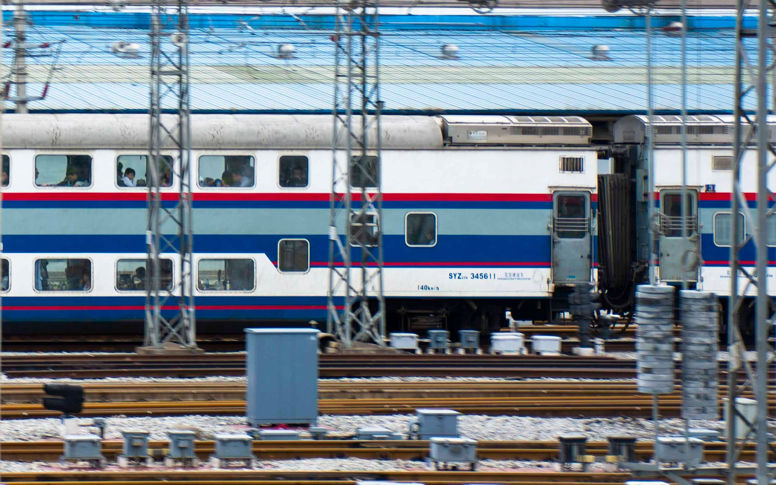 【绝版影像】原色双层大列t55(北京西-宝鸡)车底进北京西站