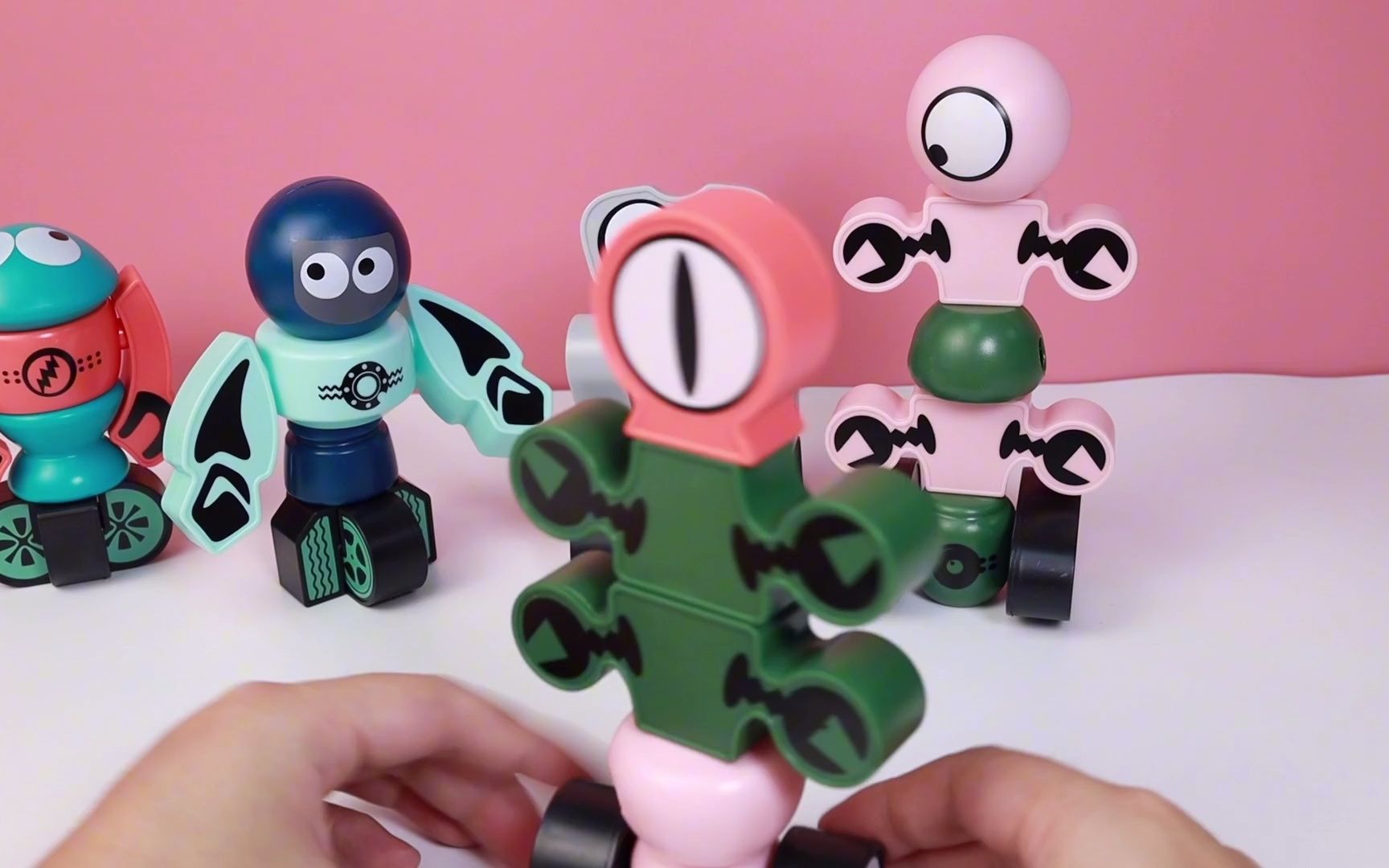 【玩具开箱】磁性机器人积木玩具来了