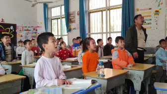 Скачать видео: 和孩子们一起唱《天使的翅膀》