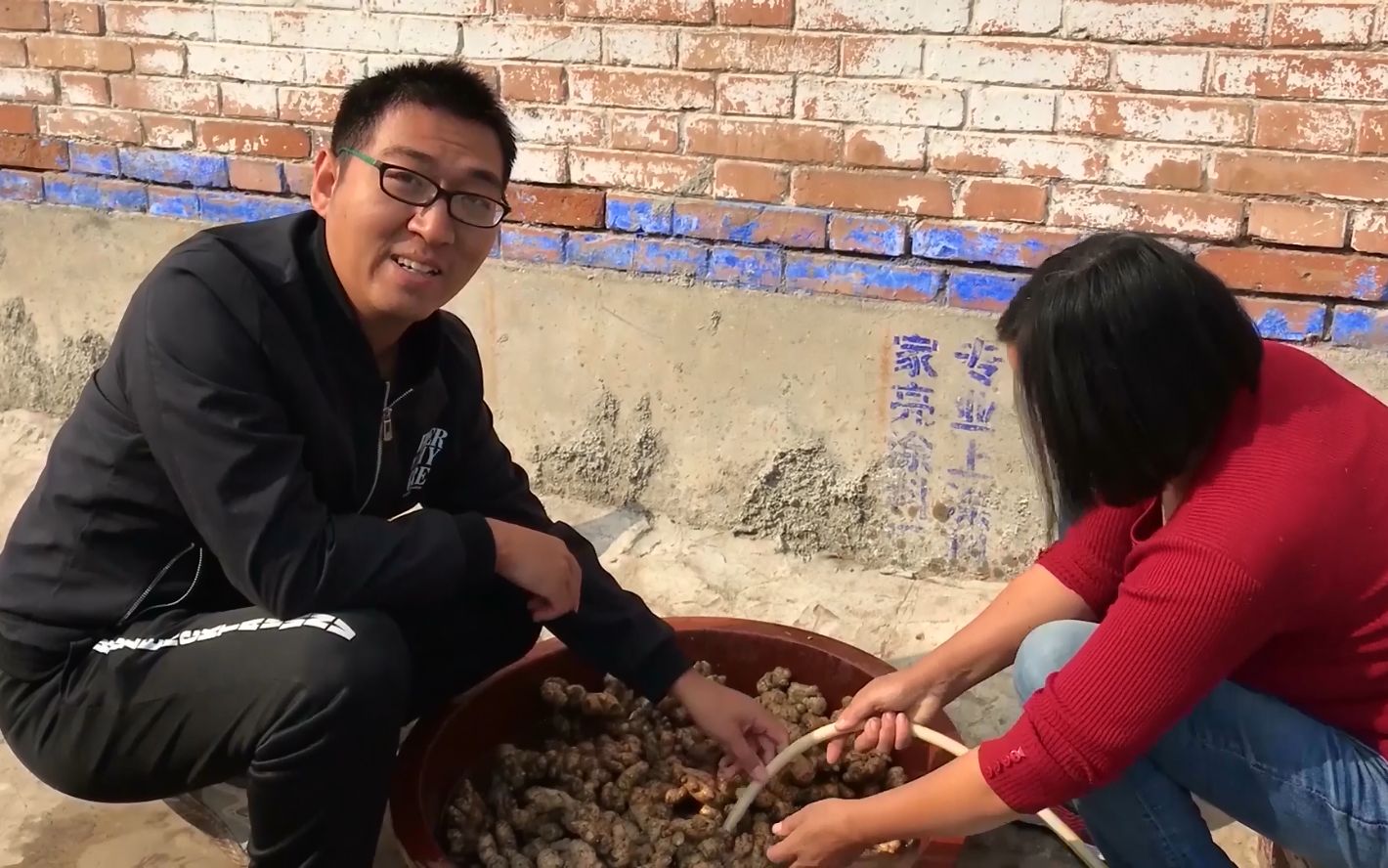 [图]实拍焦作怀姜糖膏做法，一大家人做了一大锅，花了整整一天