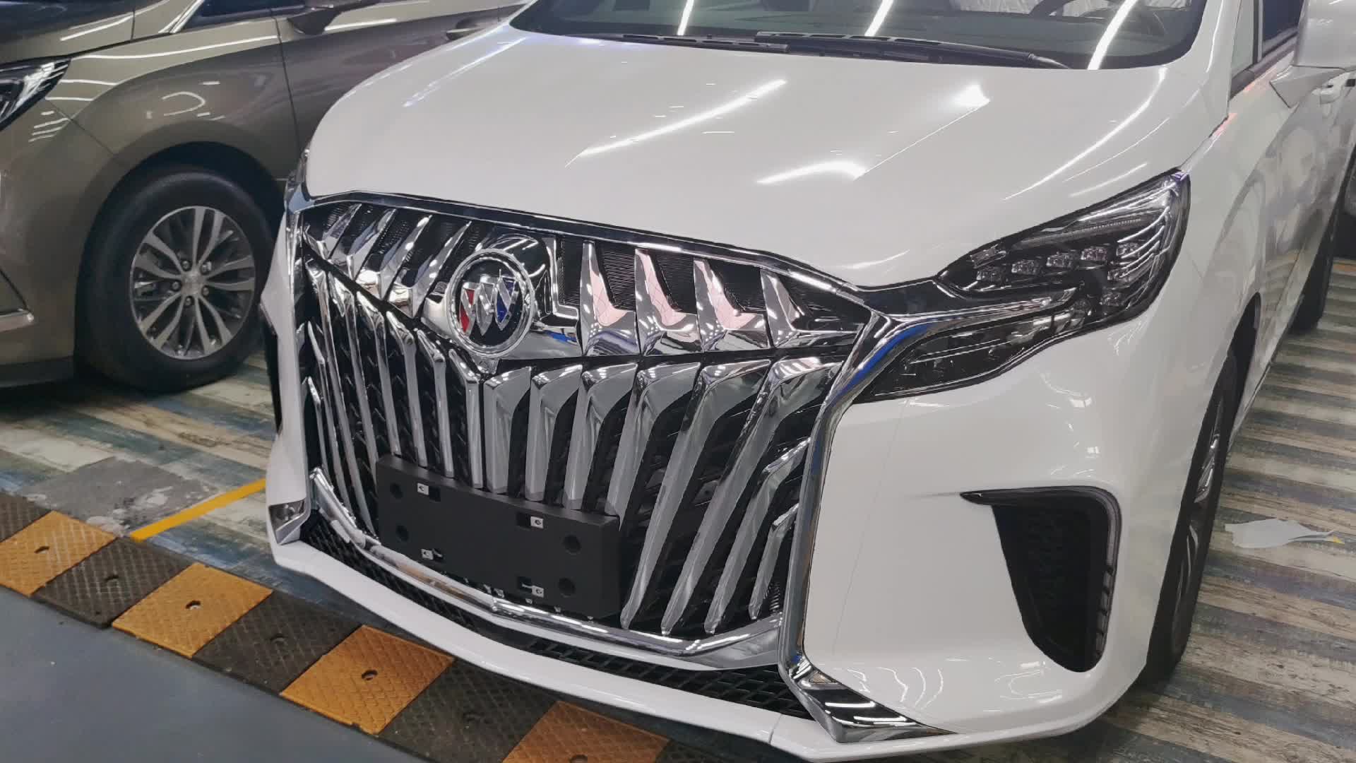 别克gl8豪华改装龙门飞甲款