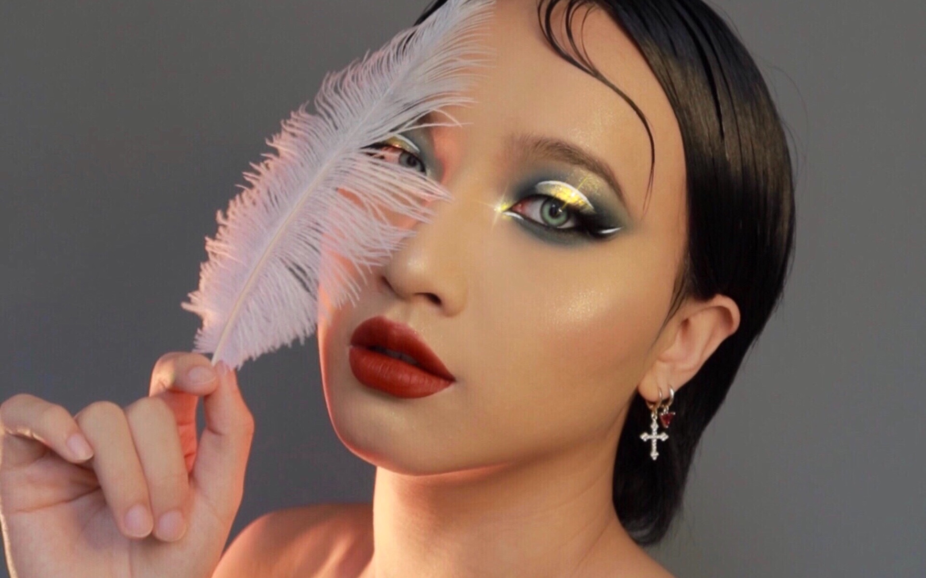 鎏金丝绒墨绿色妆容 | 复古烟熏妆