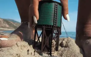 Download Video: 【giantess】giantess roma beach city