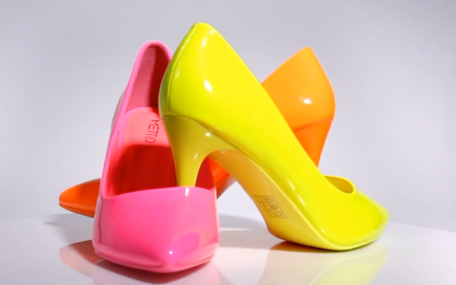 漂亮的彩虹系高跟鞋