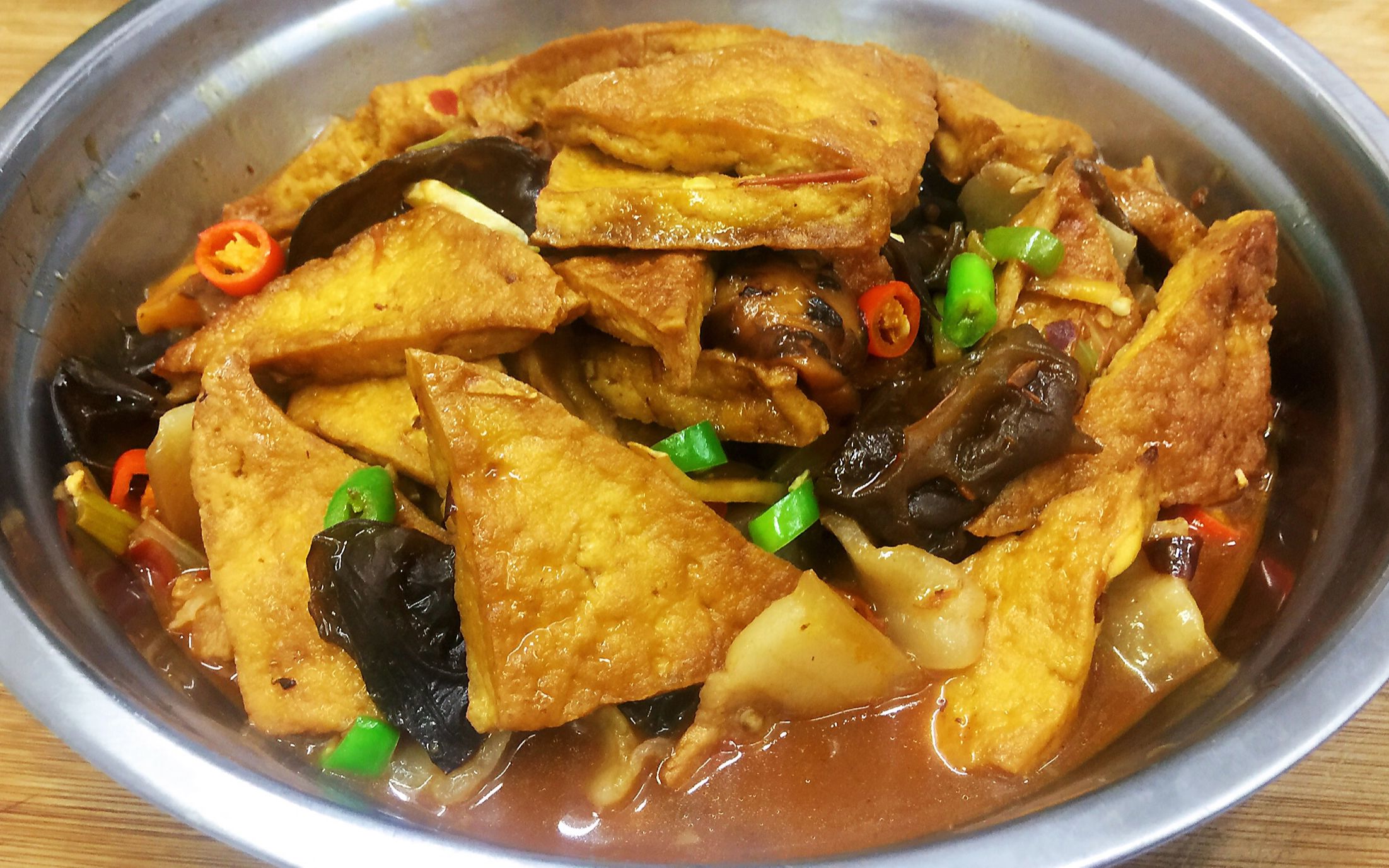 五花肉烧豆腐的做法,家常味浓郁特下饭,外焦里嫩还入味