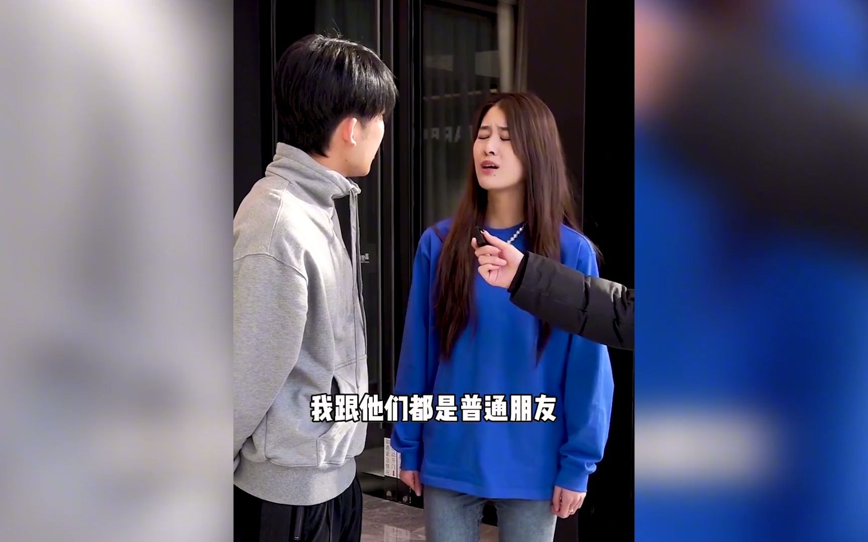 [图]女子骗男友去同学聚会，聚到迈巴赫车上，被男友亲眼看见当场翻脸.mp4