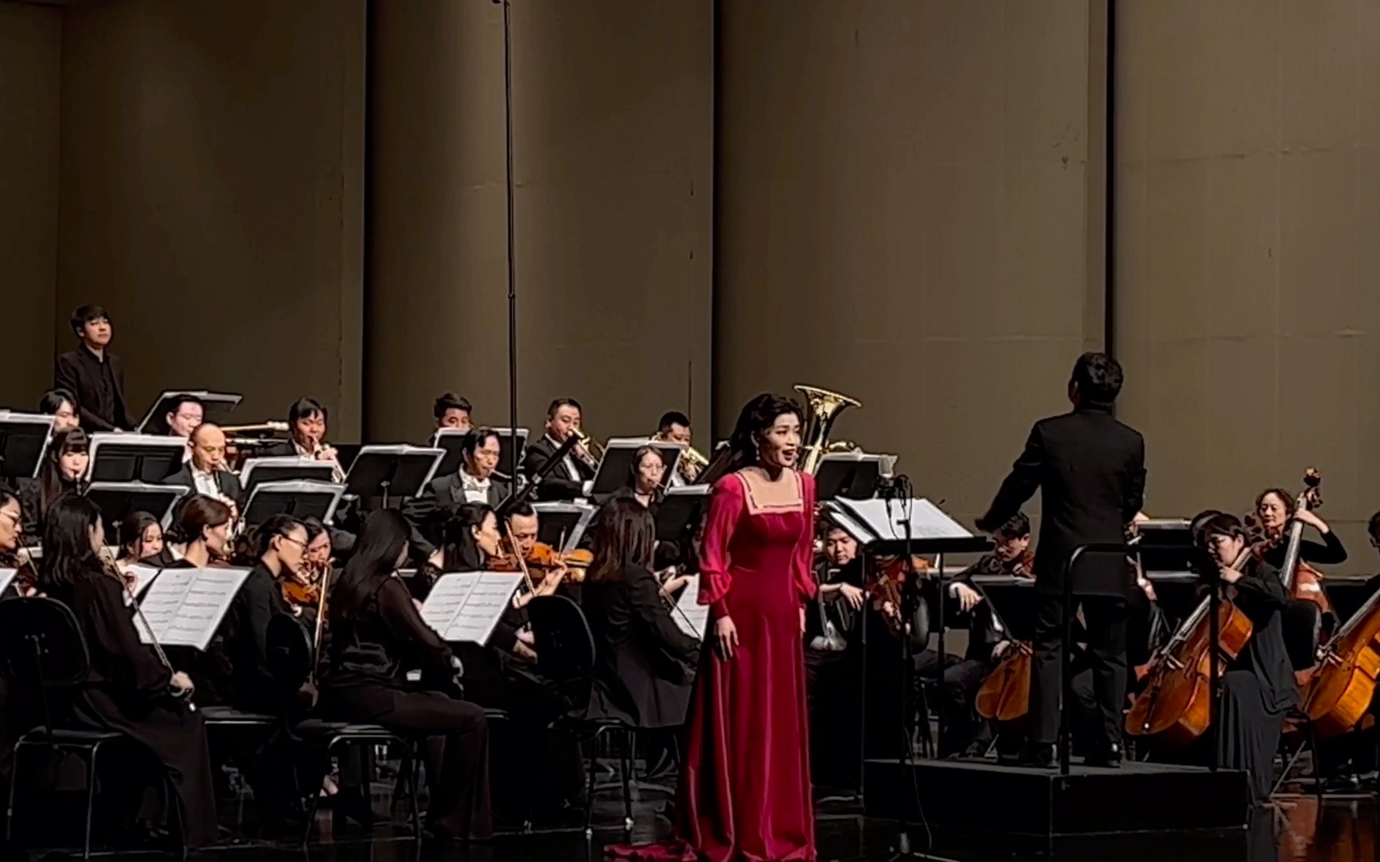 鼓舞-女高音:李贝贝