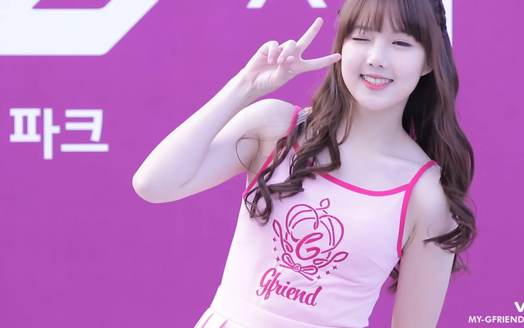 gfriend性感粉红吊带的郑艺琳