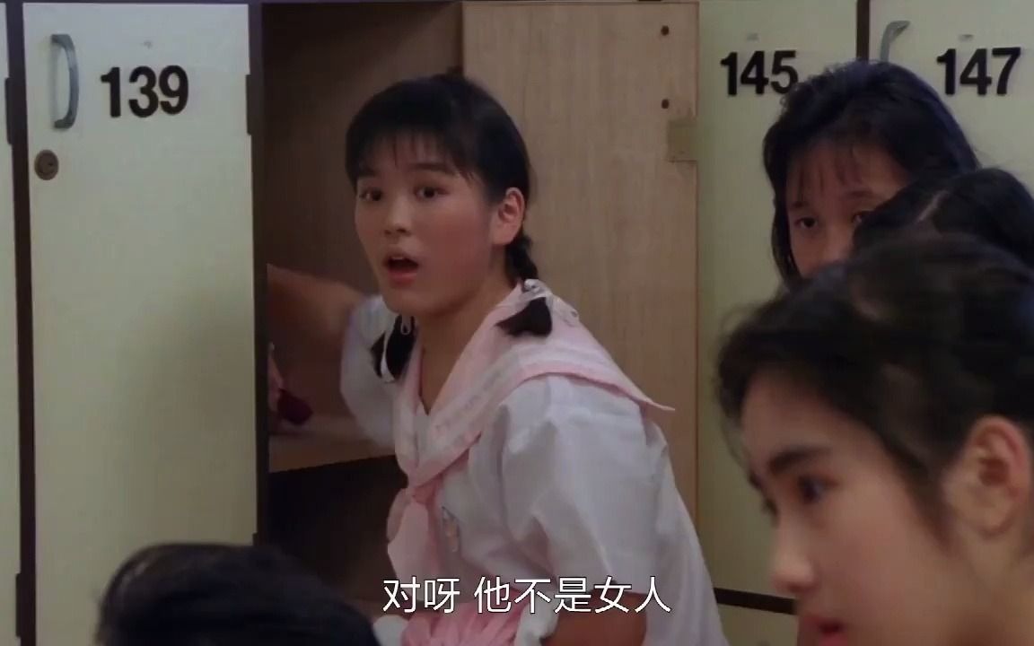 开心鬼:女孩穿上裤子感觉不对劲,谁知同学放了东西!太可恶了