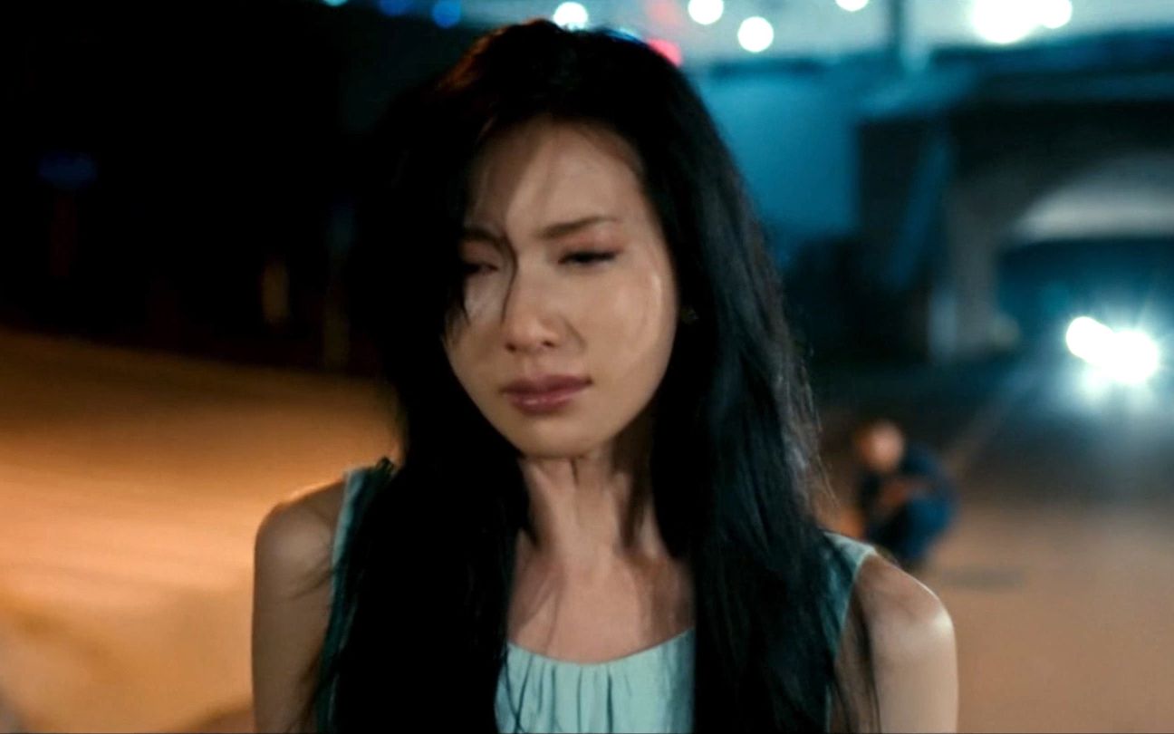 花姐新歌《此情一直在心间》，伤感催泪，感觉比《夜之光》好听！