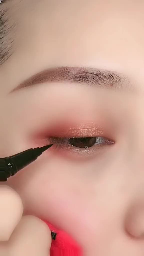 画眼线先花眼尾我要上 这样开口才叫爽