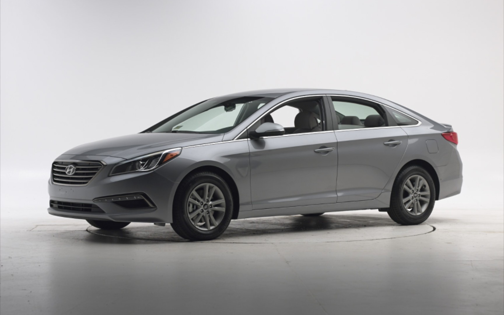 2016 现代索纳塔 正面25%小重叠碰撞测试 iihs