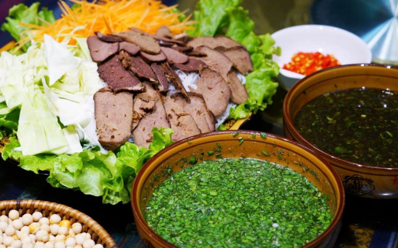 云南休闲重口美食撒撇,一定要捏着鼻子看怎么做的!