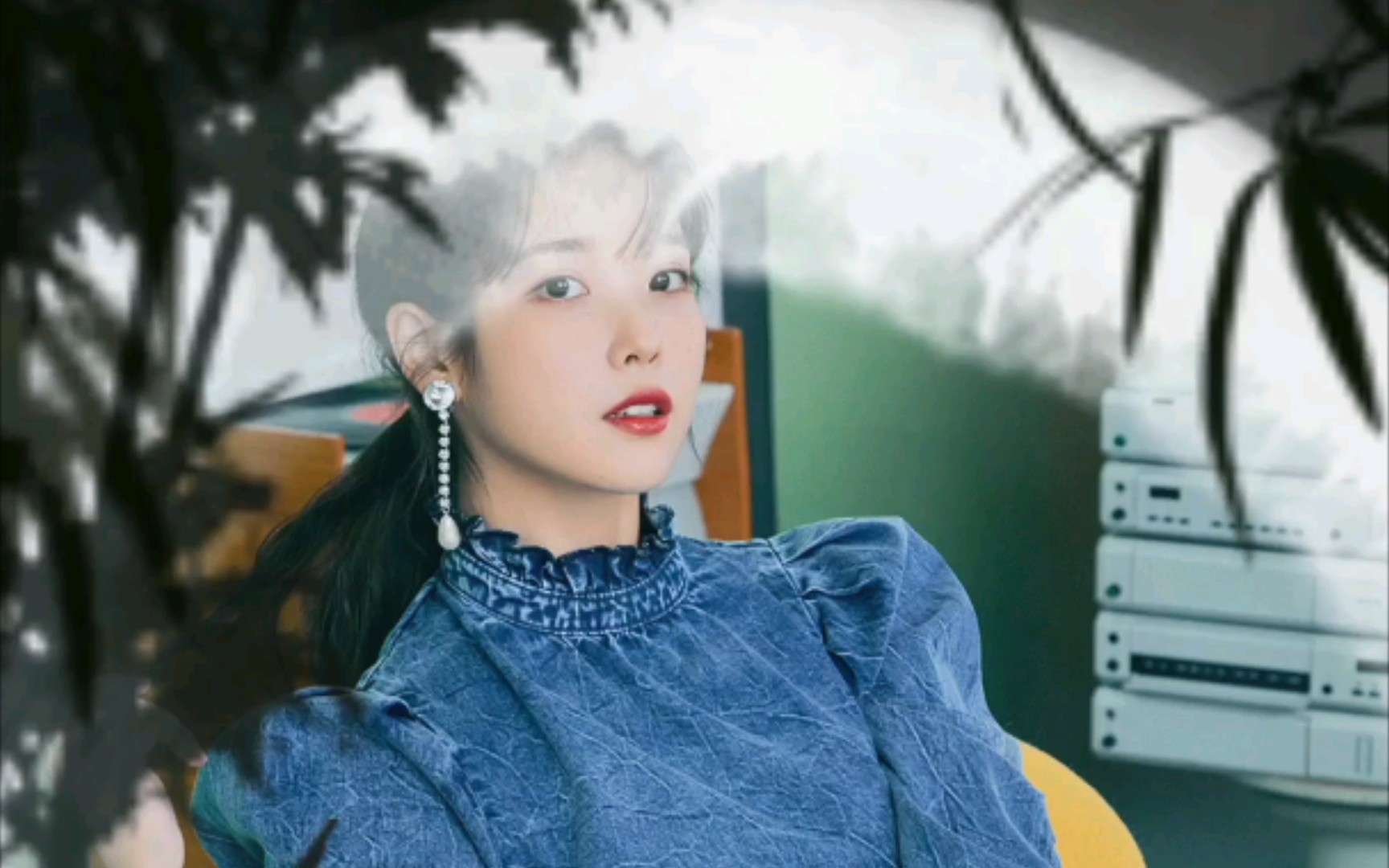 李知恩月下唯美图