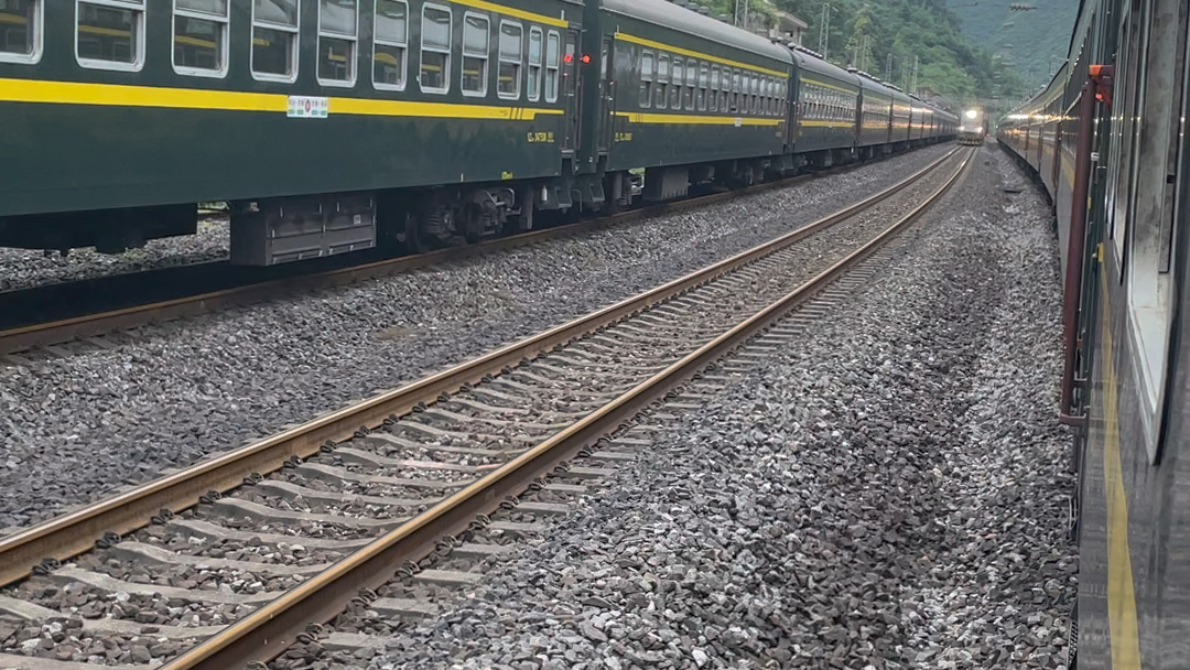 5619次柏村站待避让t8865