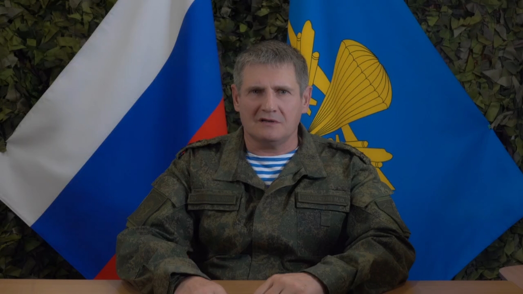 俄军空降兵司令米哈伊尔·特普林斯基上将在空降兵建军94周年之际向