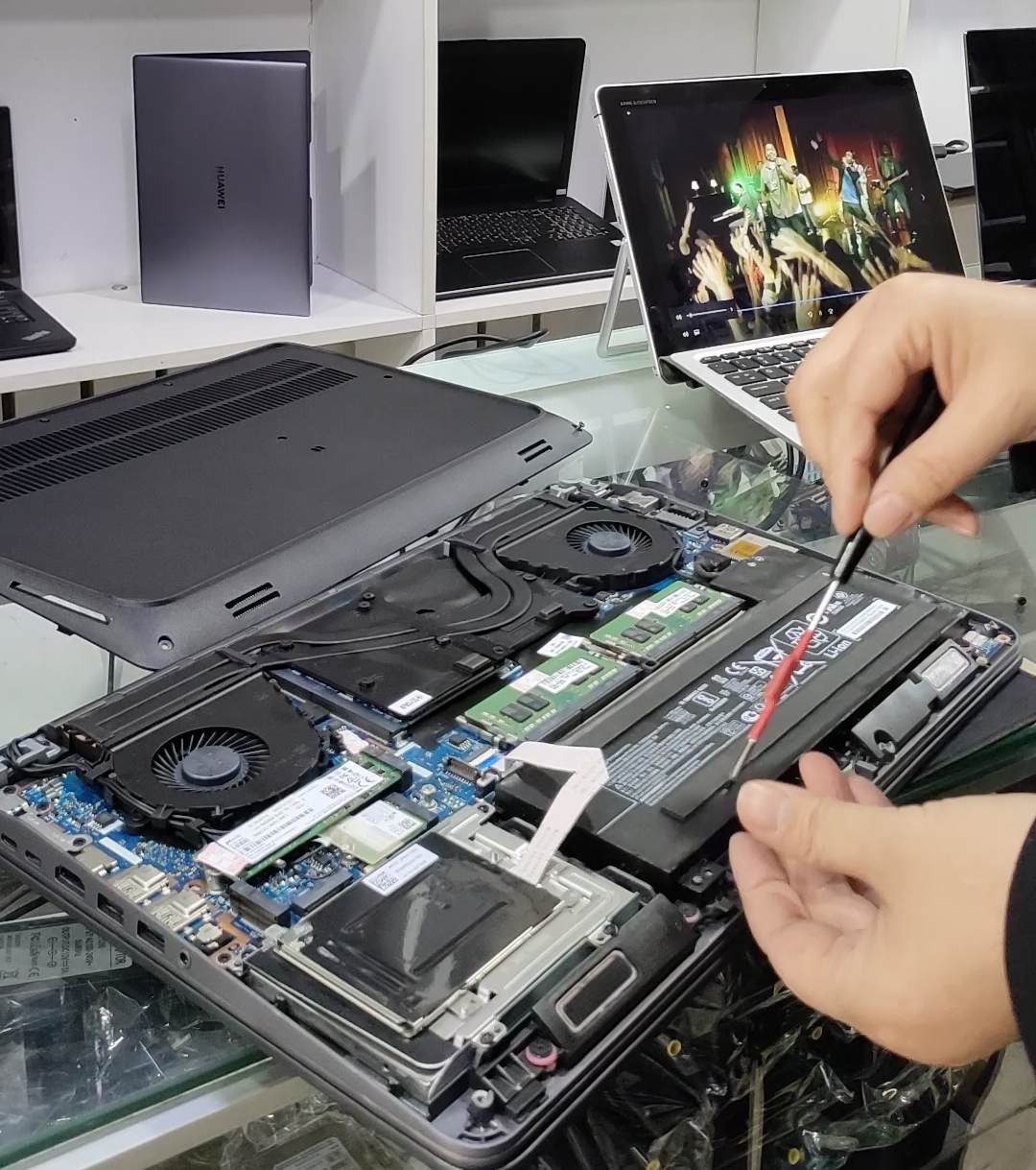 hp zbook 15g3 移动工作站,开机换电池,拆机清灰