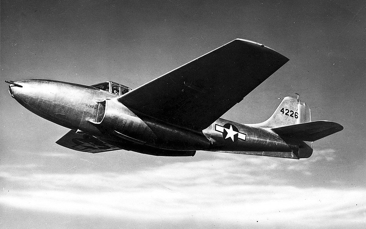 【折纸飞机club】第一款喷气式战机p-59"空中彗星"_哔哩哔哩_bilibili