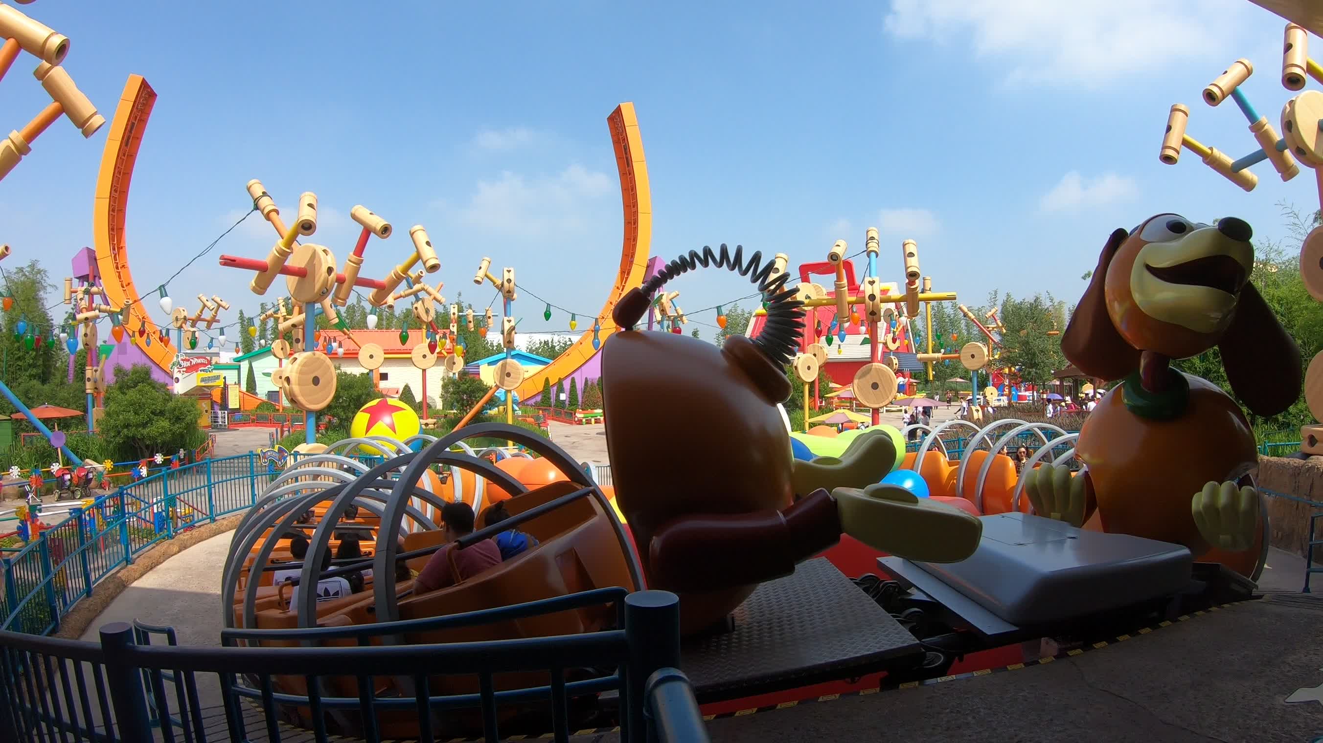 【disneyland】记录随拍-弹簧狗团团转_哔哩哔哩 (゜-゜)つロ 干杯