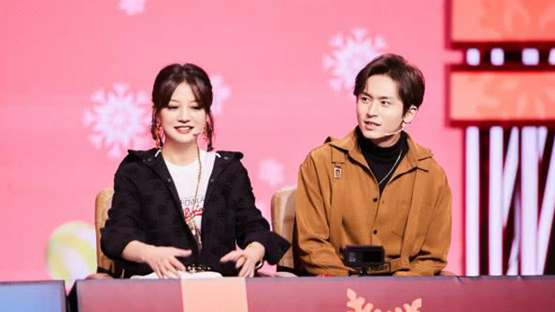 张哲瀚30岁生日龚俊送祝福,凭借《山河令》走红,要感谢老板赵薇_哔哩