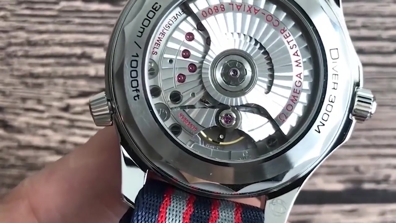 复刻表 卖家vs新款欧米茄海马300蓝面 8800机芯哪些网站卖高仿复刻表