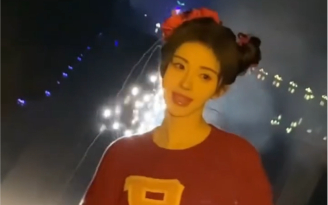 小鞠今晚放烟花!有财有爱,好运常在～#鞠婧祎