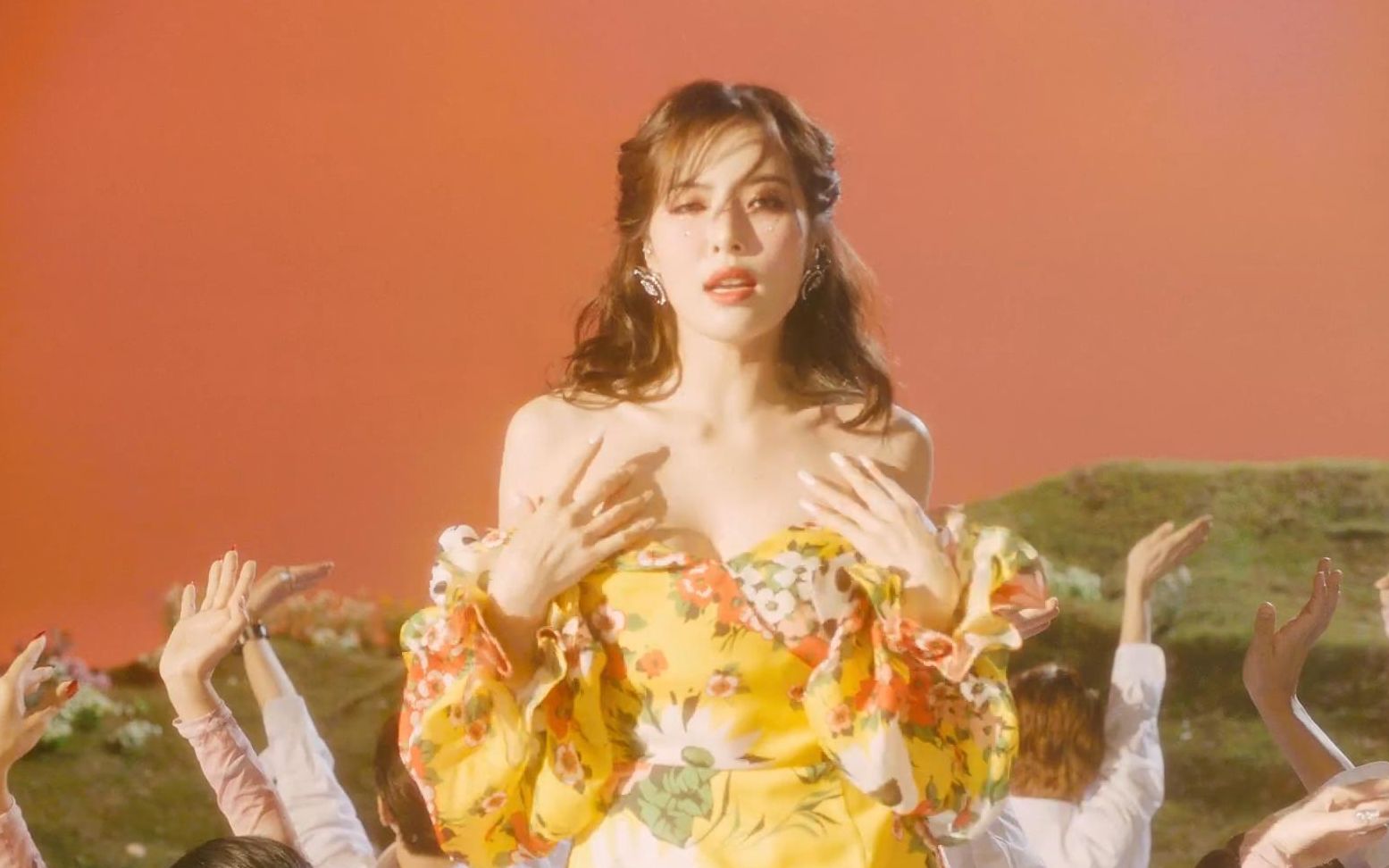 泫雅《flower shower》回归mv