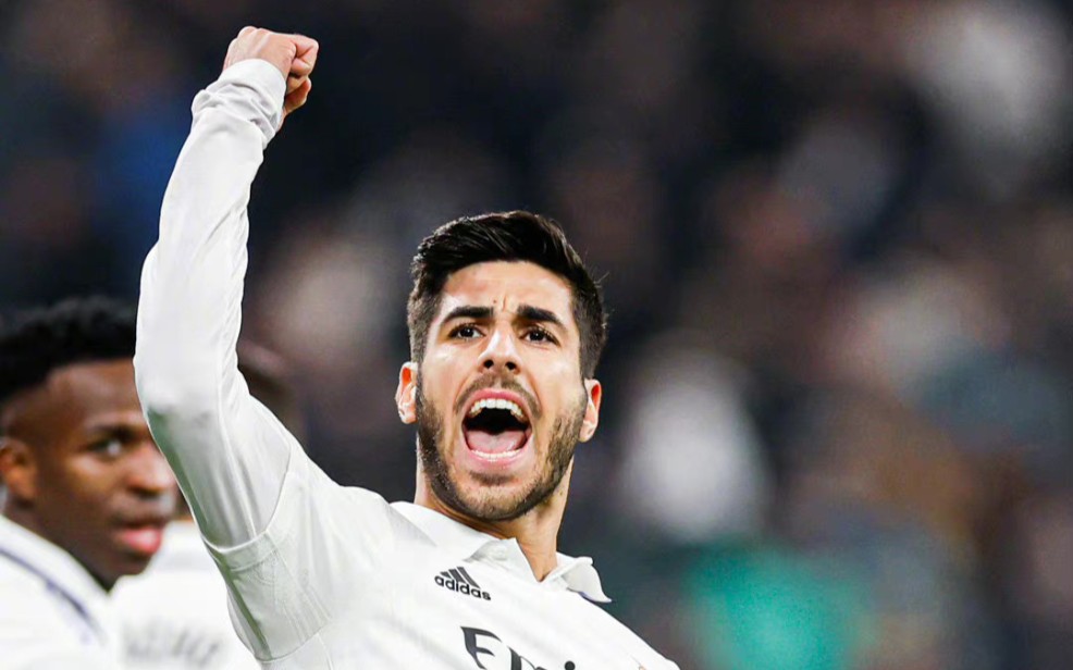 阿森西奥世界波直挂球门死角,守门员望球兴叹