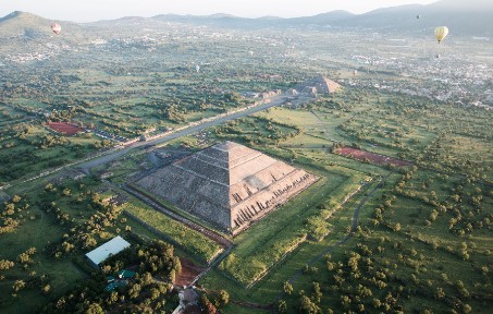 [图]这座金字塔群修建者不详，但却与秦始皇陵和埃及金字塔有相似之处