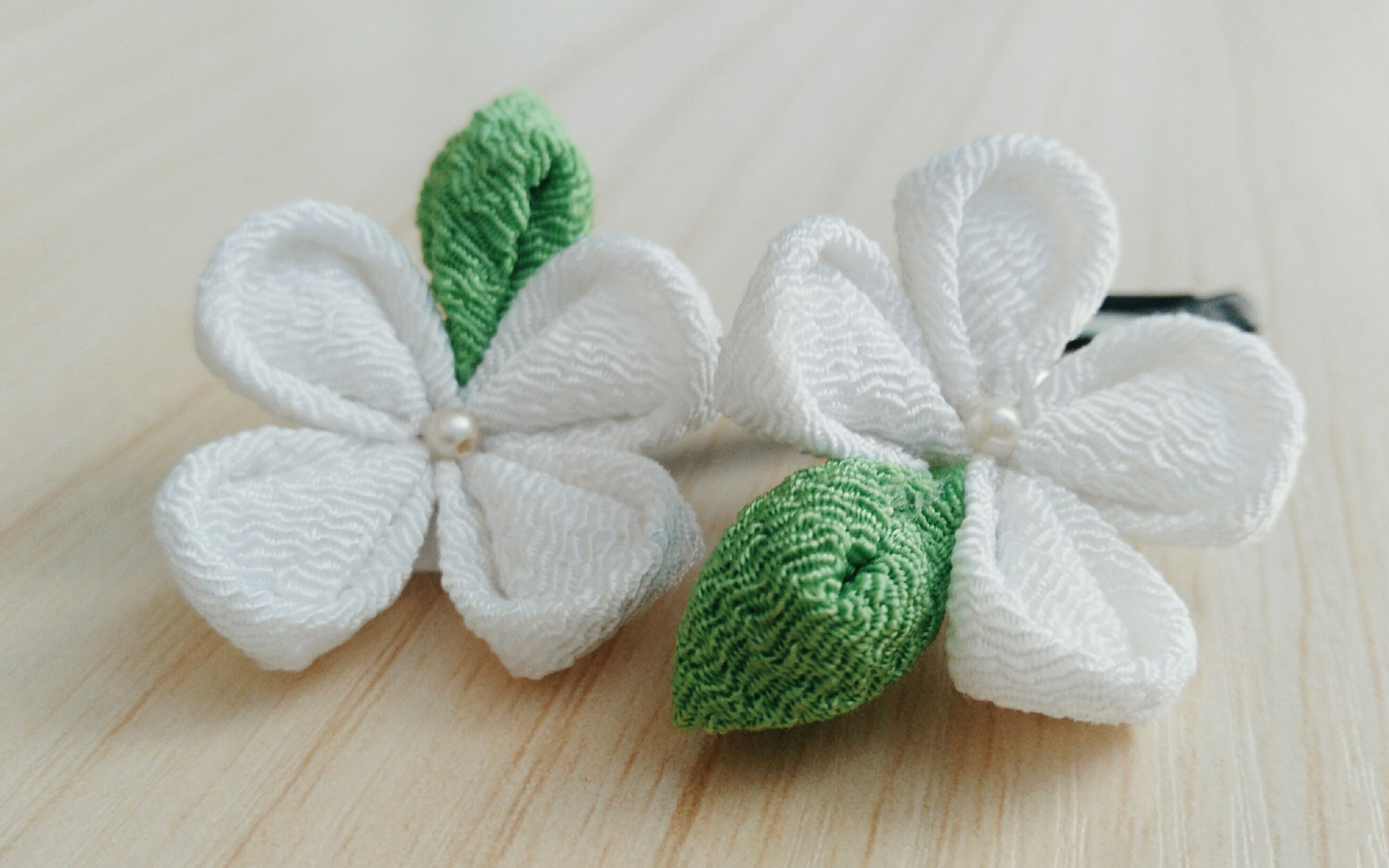 细工花饰基础款简单清爽的小白花发卡和胸针制作过程一个新的大坑来自