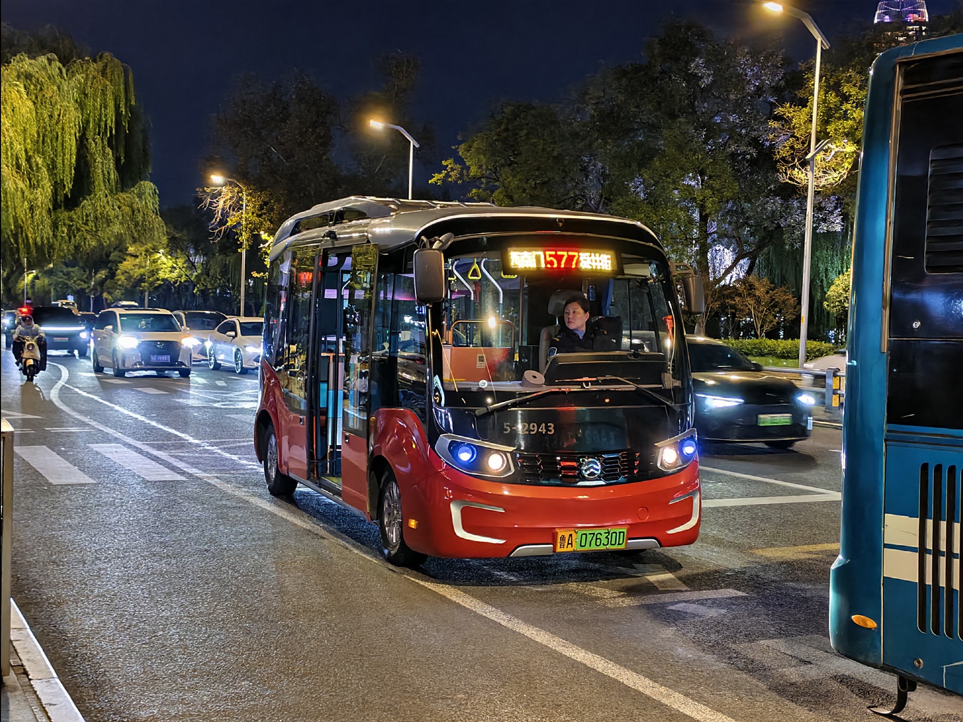 济南公交577路(大明湖西南门-舜井街-大明湖西南门)全程前方展望