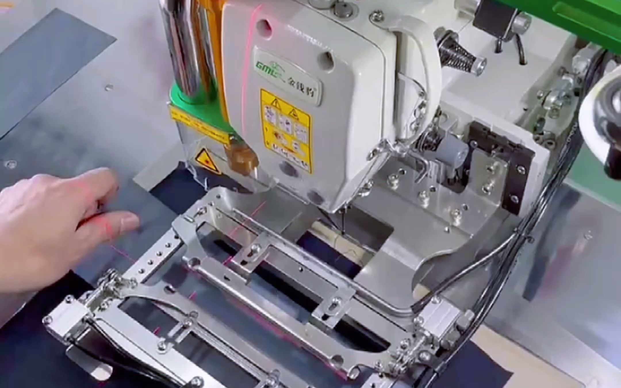 金钱豹多功能激光开袋机,全国首创:激光无烟,无味,无尘,无色,无焦,手