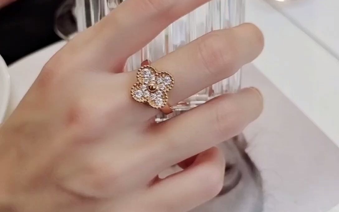 分享一款高仿balenciaga巴黎世家首饰脚链品质怎么样